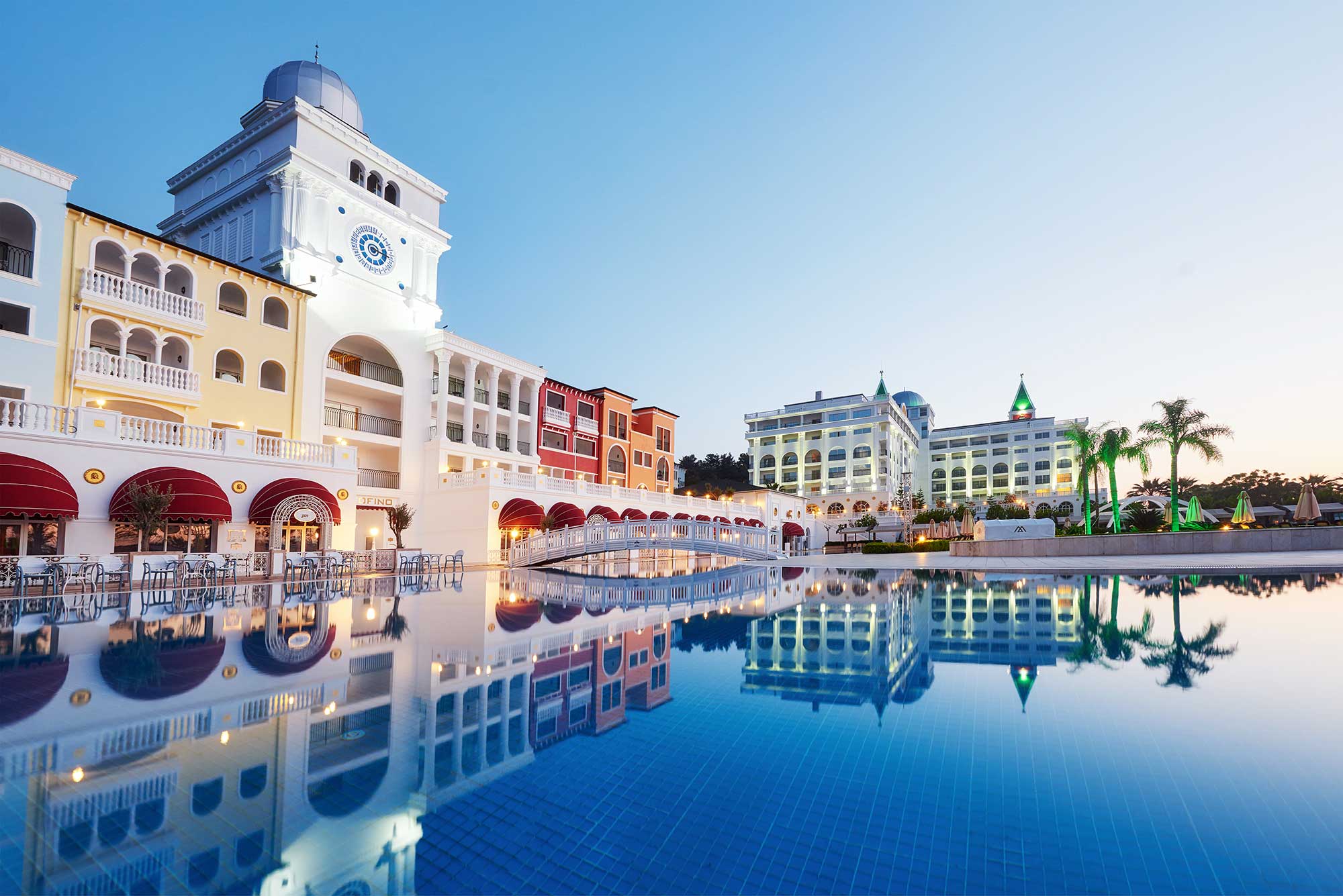 Luxe City Hotel